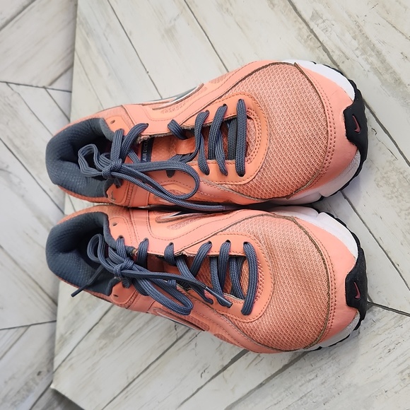 Peach Nike Air dictate 2 Size 8 sneakers - Picture 5 of 9